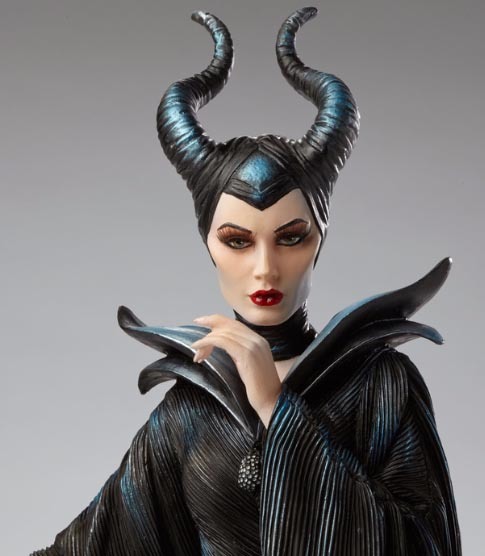 Disney Showcase Couture De Force - Maleficent Live Action Figurine 4045771